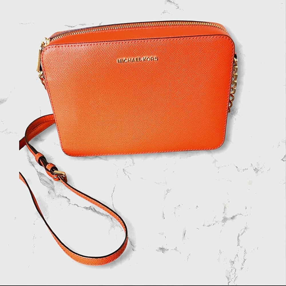 NWOT Michael Kors Jet Set Crossbody Bag. 9"x7"x2"